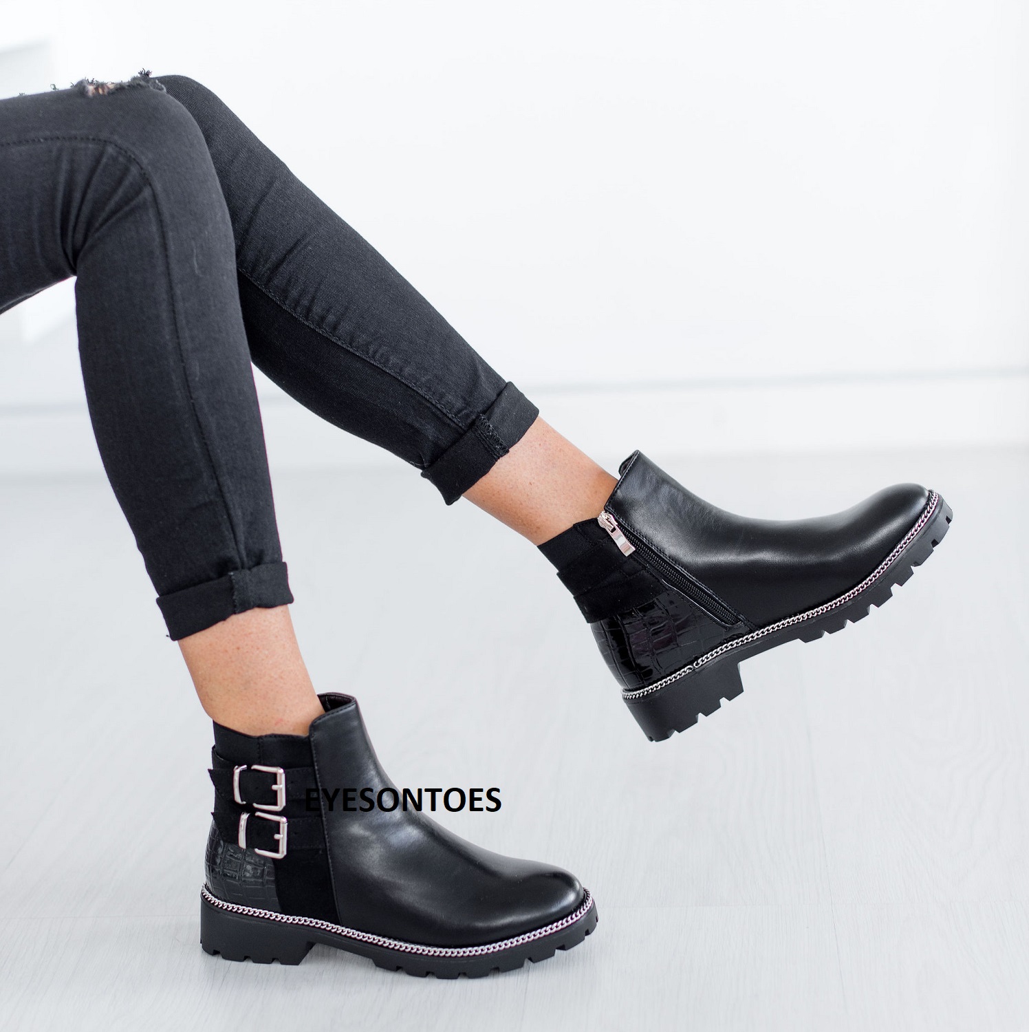 chelsea boot zipper